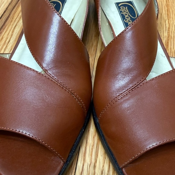 Pristine Vintage Leather Sandals / 7 / Quiet Luxury / Neutral / Designer / Flat - Picture 6 of 10